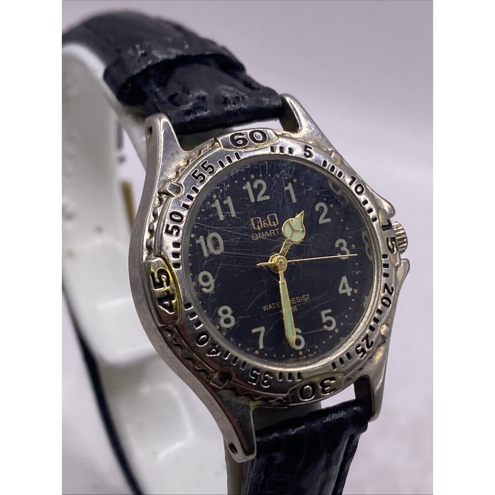 Q&Q Quartz Womens Silver Tone Black Leather Watch Works New Battery